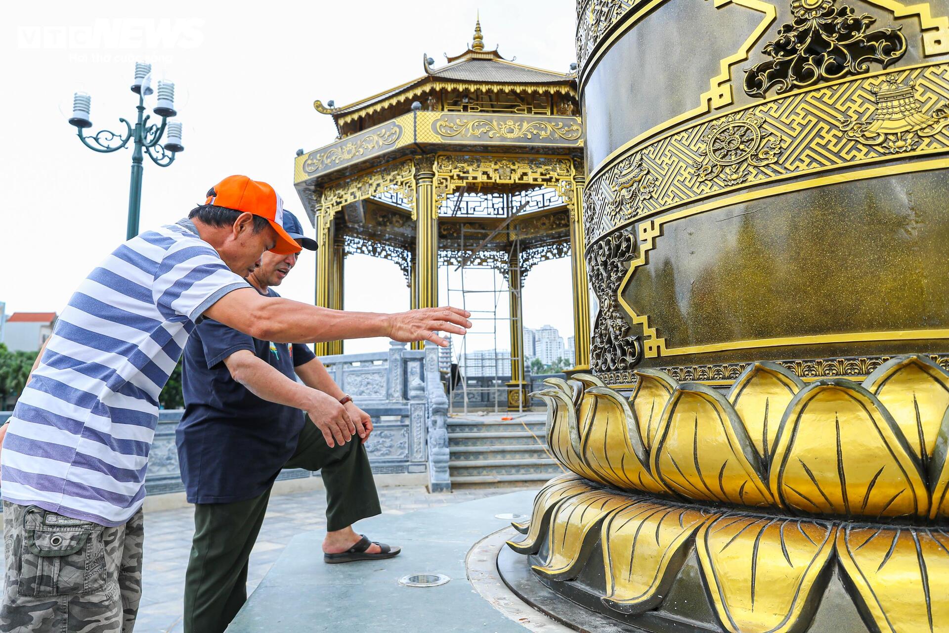 Đập dâng đầu tiên hoạt động, mang dòng nước xanh ‘hồi sinh’ sông Tô Lịch - Ảnh 15