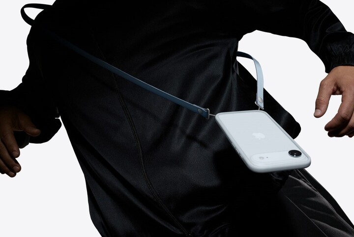 Dây đeo chéo iPhone giá hơn 1,6 triệu đồng: Có thể bị cắt trong chớp mắt? - Ảnh 1