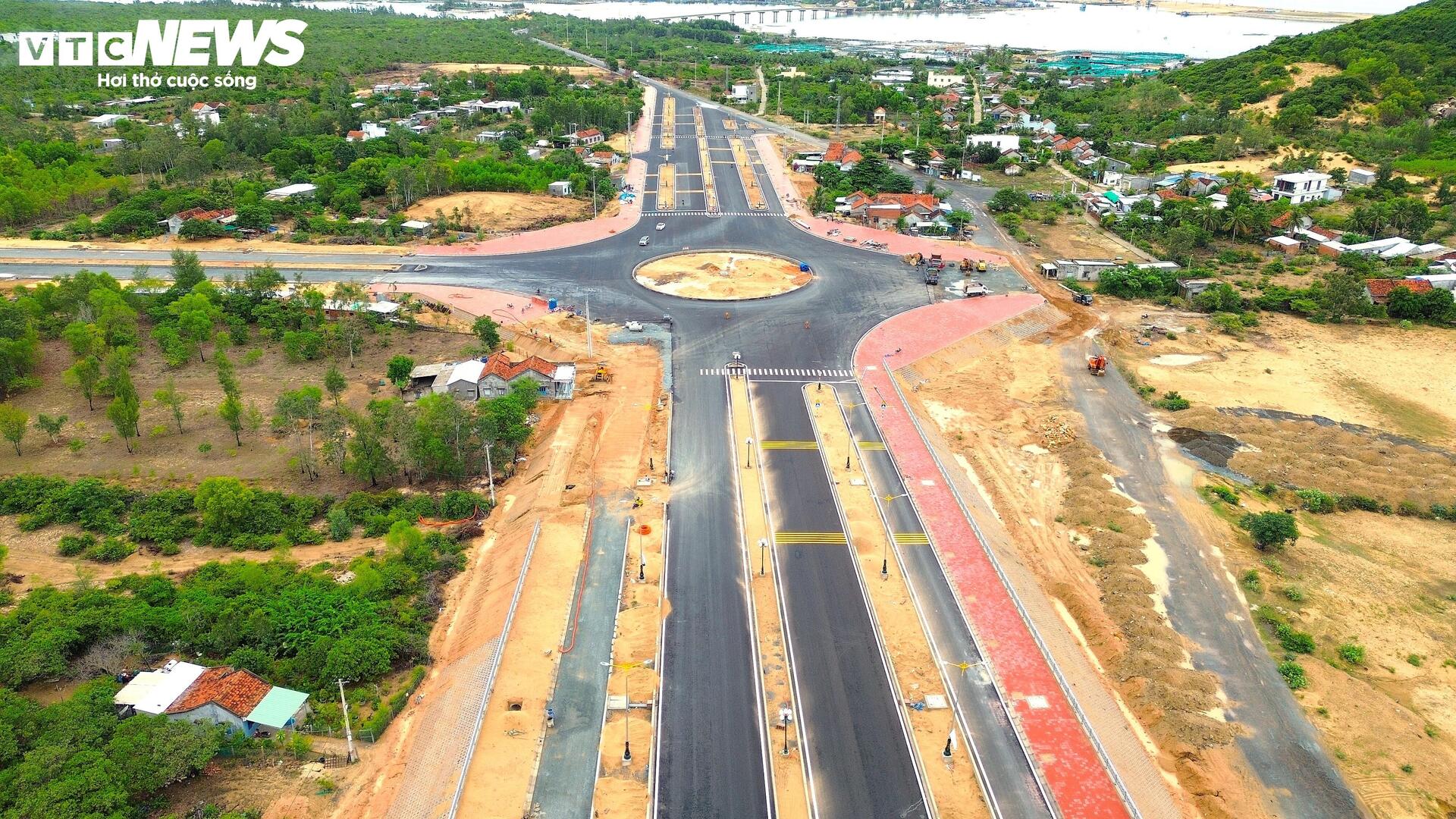 Đường gần 500 tỷ dài 3,8km ở Đắk Lắk 'cán đích' sau 10 năm vướng mặt bằng - Ảnh 6