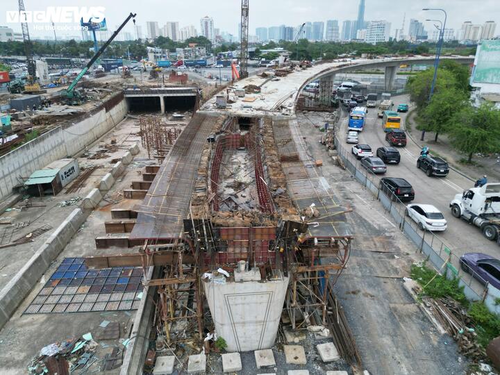 Nút giao 3.400 tỷ chậm tiến độ, Chủ tịch TP.HCM chỉ đạo 'nóng' - Ảnh 1