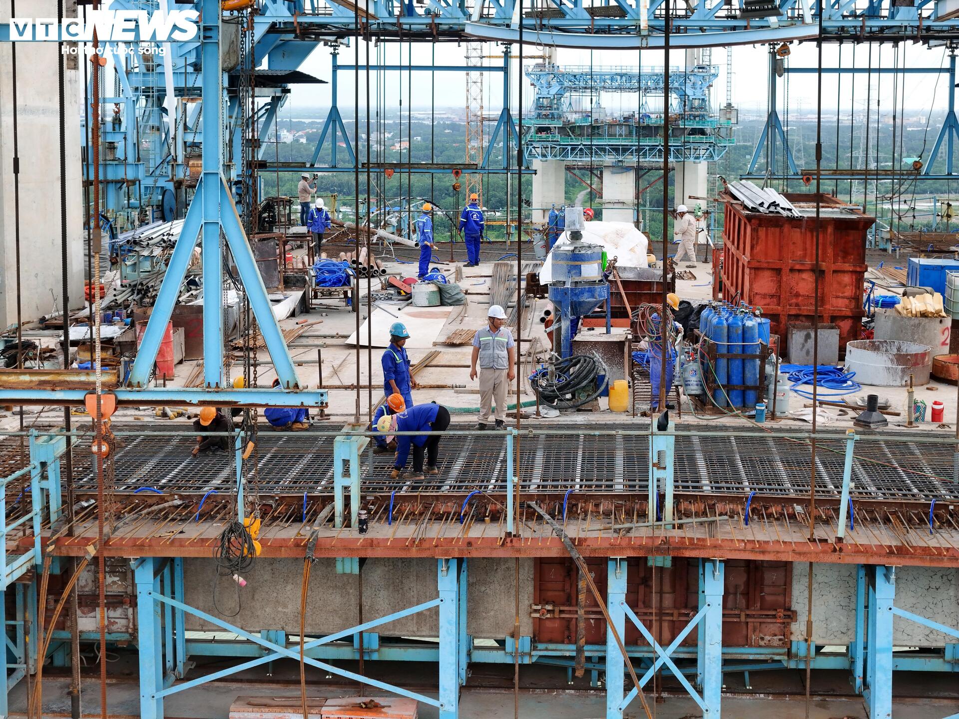 Khẩn trương thi công 'nút thắt' cuối cùng của cao tốc Bến Lức - Long Thành - Ảnh 9