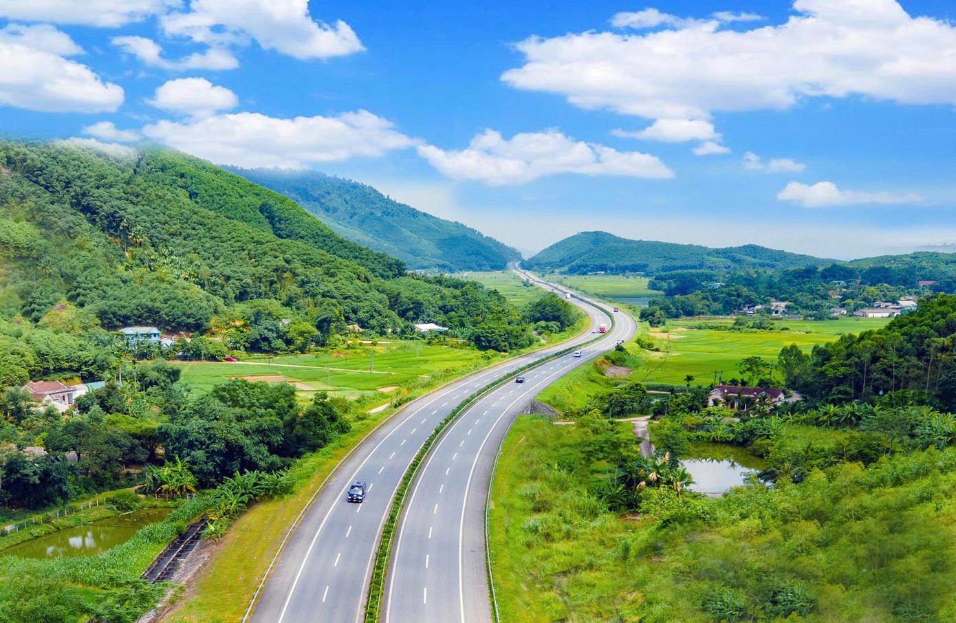 Hơn 7.600 tỷ đồng xóa 'nút thắt cổ chai' trên cao tốc Nội Bài - Lào Cai - Ảnh 1