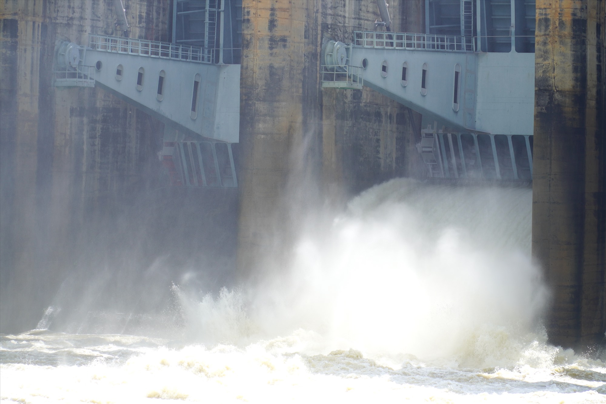 13 giờ chiều nay 30-9, hồ thủy điện Trị An xả lũ, cảnh báo ngập ven sông ở Đồng Nai và TP HCM - Ảnh 1