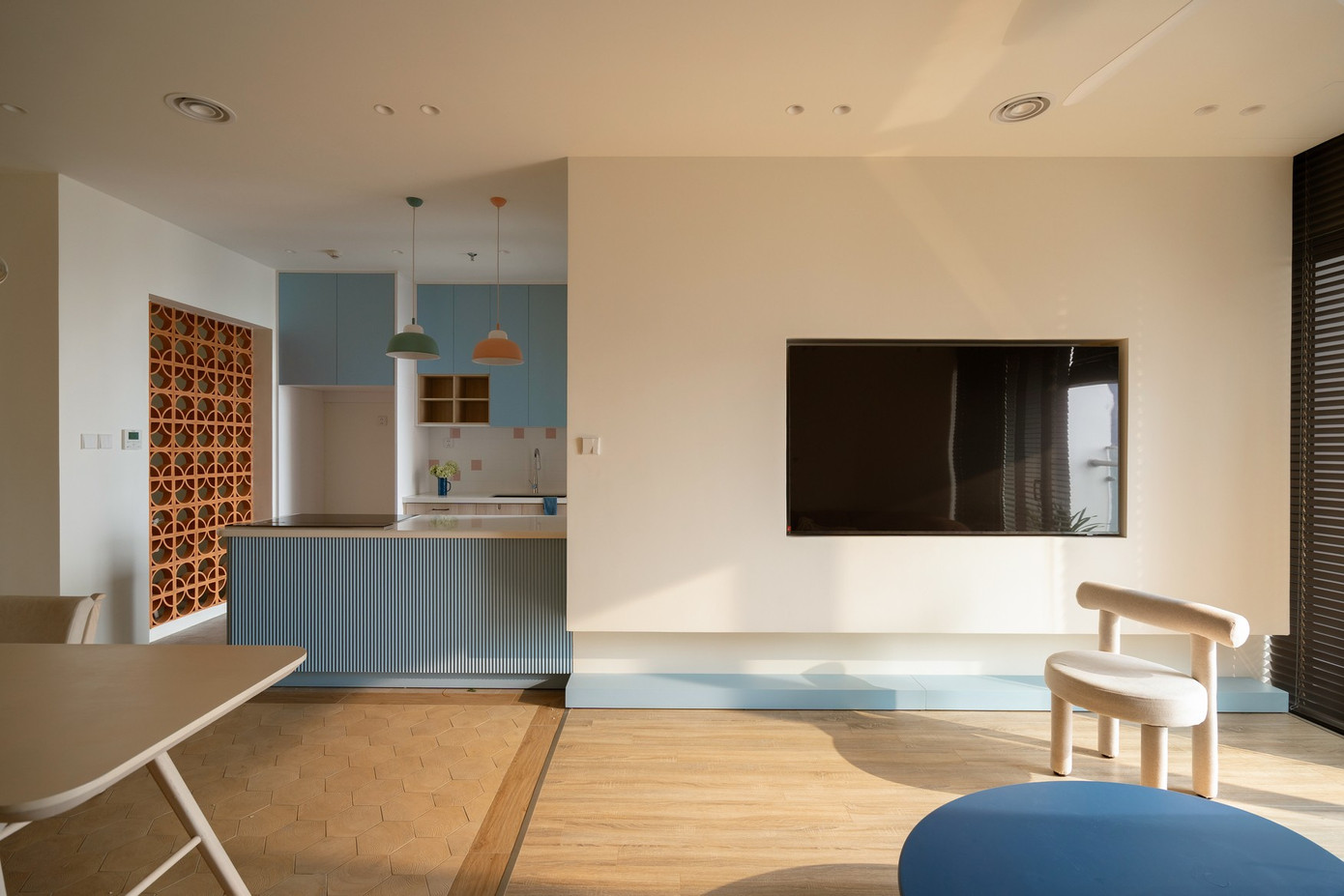 Thiết kế căn hộ 144m2 với gam màu tươi sáng khởi tạo năng lượng tích cực cho gia chủ - Ảnh 3