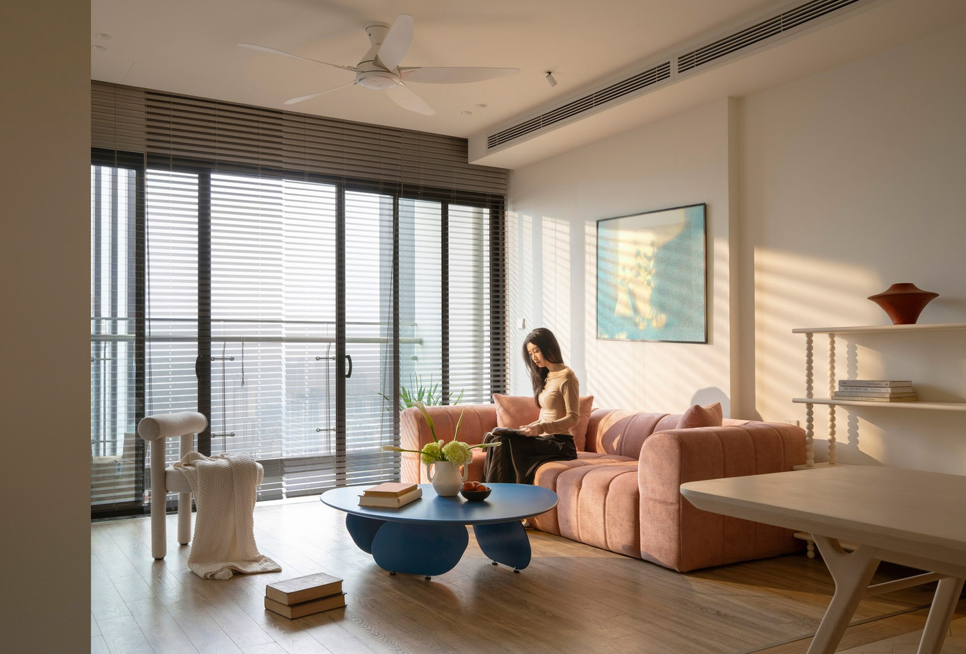 Thiết kế căn hộ 144m2 với gam màu tươi sáng khởi tạo năng lượng tích cực cho gia chủ - Ảnh 2