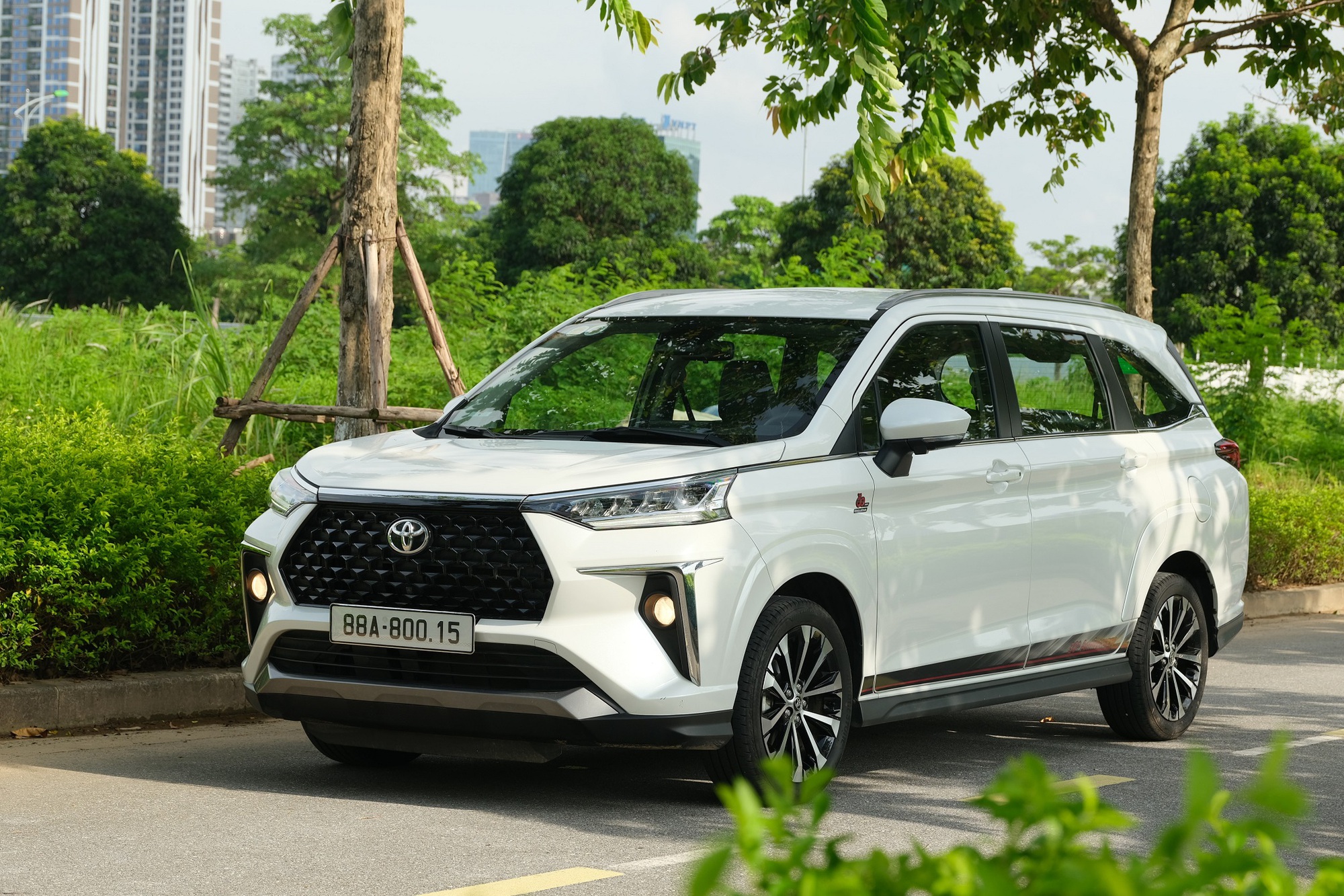 Toyota Việt Nam chơi lớn dịp 30 năm: Ra mắt Vios, Veloz Cross, Yaris Cross bản đặc biệt, giới hạn 1.000 chiếc, giá không đổi - Ảnh 1