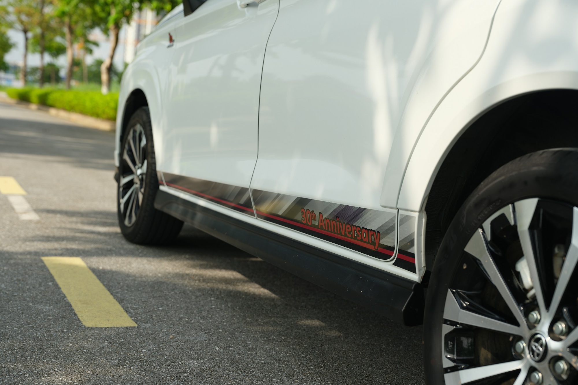 Toyota Việt Nam chơi lớn dịp 30 năm: Ra mắt Vios, Veloz Cross, Yaris Cross bản đặc biệt, giới hạn 1.000 chiếc, giá không đổi - Ảnh 3