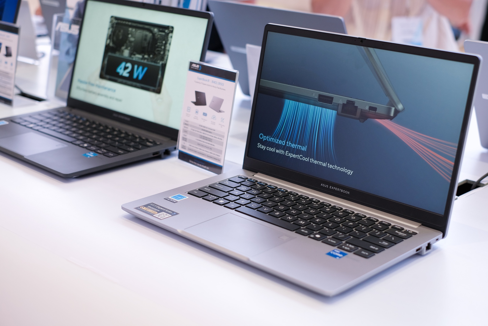 ASUS ra mắt dòng laptop Expert Series: Độ bền cao, tích hợp AI xịn sò - Ảnh 1