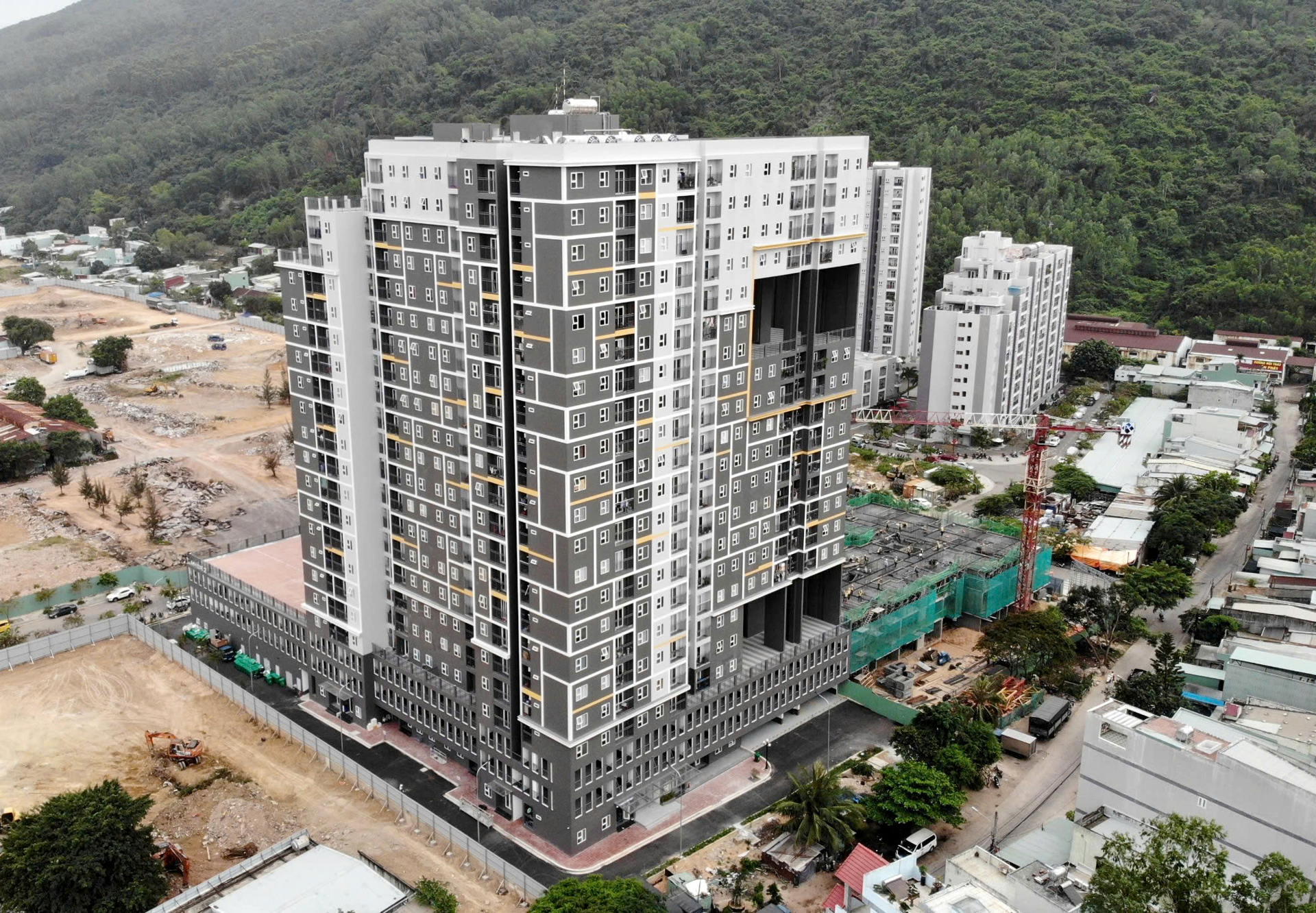 Gia Lai bố trí 5.700 m2 đất xây dựng nhà ở xã hội cho công an - Ảnh 1