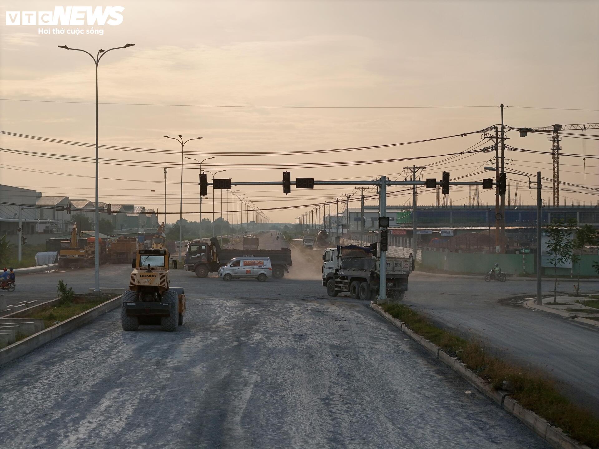 Cận cảnh đường nghìn tỷ kết nối giao thông Tây Ninh với TP.HCM - Ảnh 4