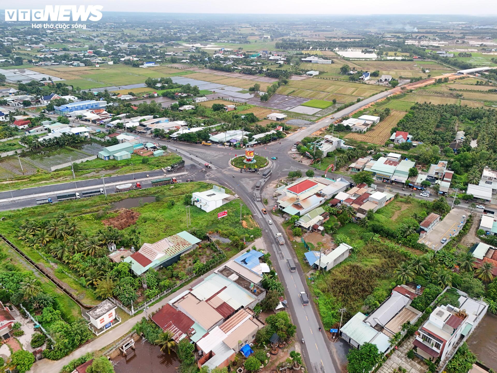 Cận cảnh đường nghìn tỷ kết nối giao thông Tây Ninh với TP.HCM - Ảnh 1