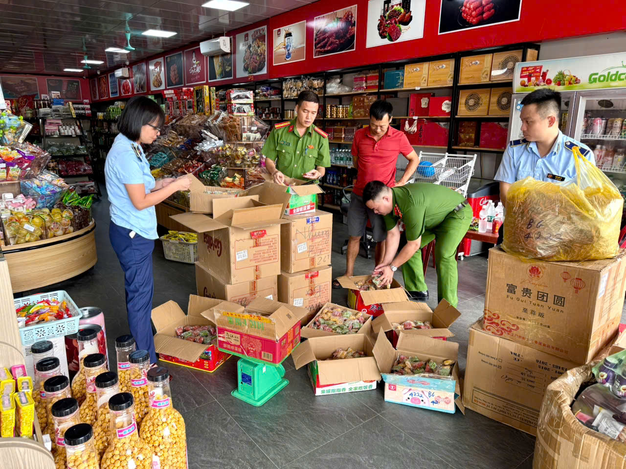 Phát hiện Nguyễn Thị Huệ bán 1.350 chiếc bánh Trung thu nhập lậu, người dân coi chừng rước bệnh vì ham rẻ - Ảnh 1