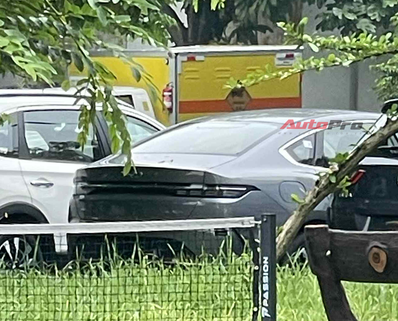 Lộ ảnh BYD 05 tại Việt Nam: Sedan cỡ C dùng động cơ plug-in hybrid, chạy 120km không cần xăng - Ảnh 1