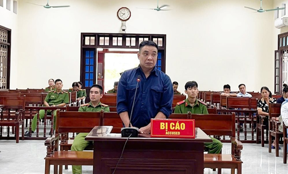 Cựu hiệu trưởng lừa nhận "tiền cọc" đất dự án, lấy gần 90 tỉ đồng chơi cá cược - Ảnh 1