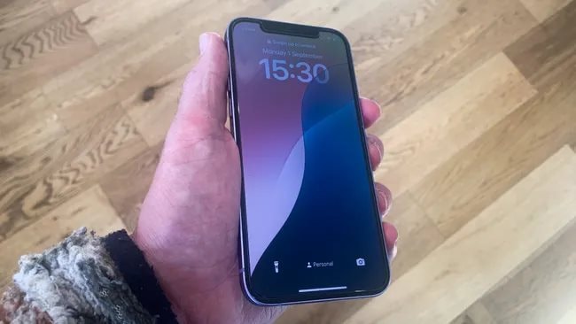 Vẫn dùng iPhone 12 suốt 5 năm qua, vừa nghe iPhone 17 có tính năng này, tôi đã muốn đổi máy ngay lập tức - Ảnh 1