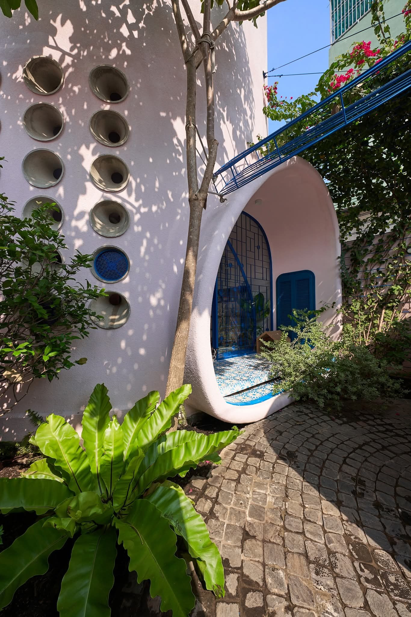 Ngôi nhà 160m2 với gam màu đặc biệt ở TP.HCM - Ảnh 2