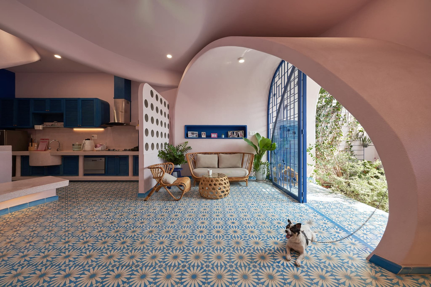 Ngôi nhà 160m2 với gam màu đặc biệt ở TP.HCM - Ảnh 4