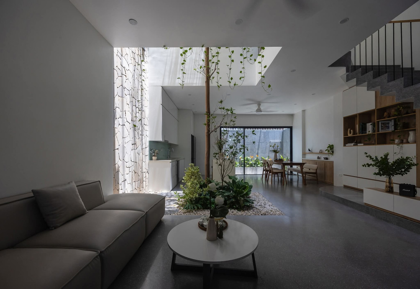 Tối ưu thông gió, ánh sáng, kết nối thiên nhiên cho nhà phố 3 tầng - Ảnh 5