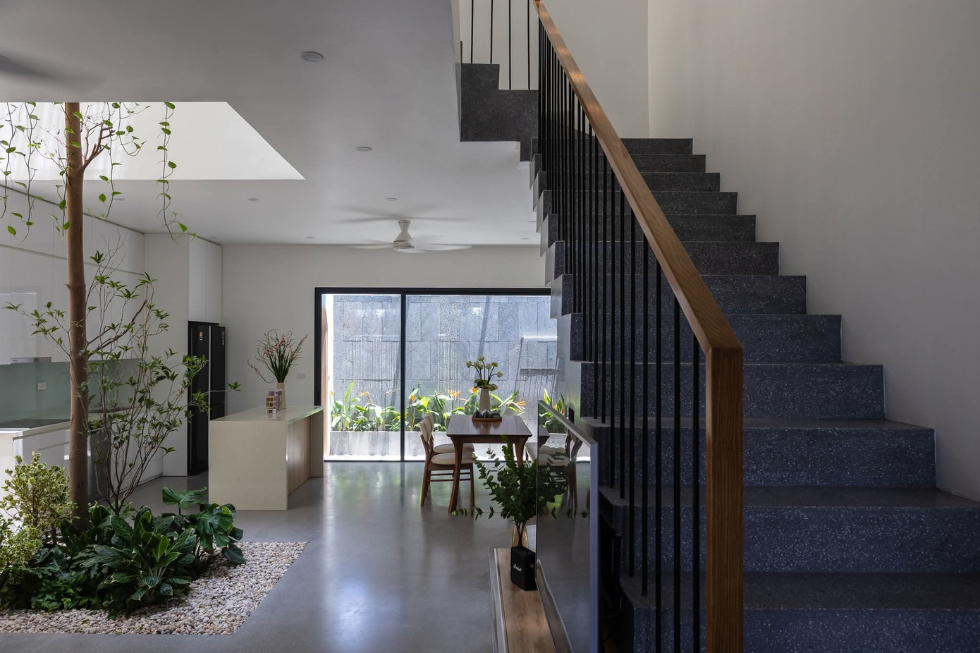 Tối ưu thông gió, ánh sáng, kết nối thiên nhiên cho nhà phố 3 tầng - Ảnh 6