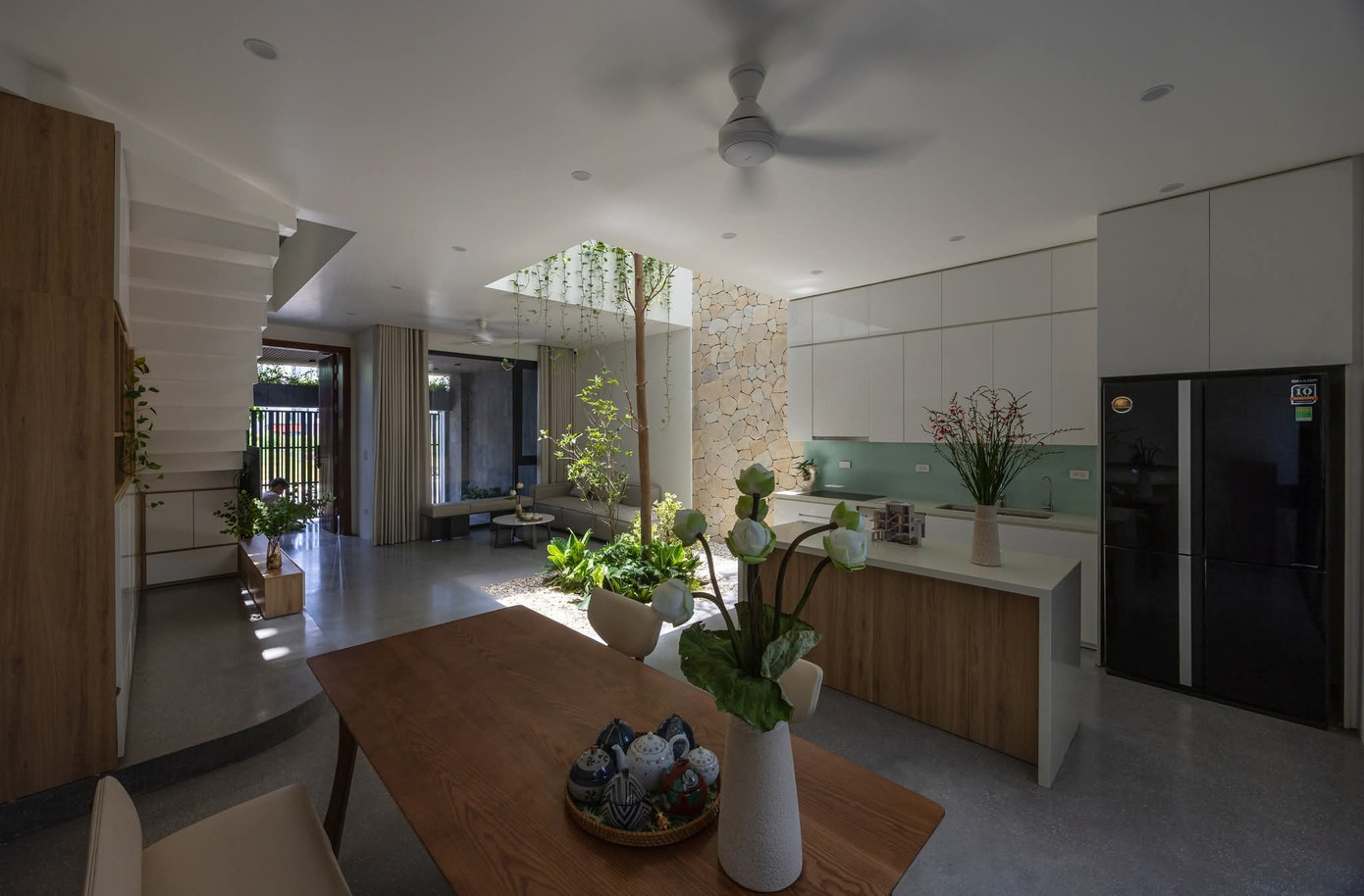 Tối ưu thông gió, ánh sáng, kết nối thiên nhiên cho nhà phố 3 tầng - Ảnh 8