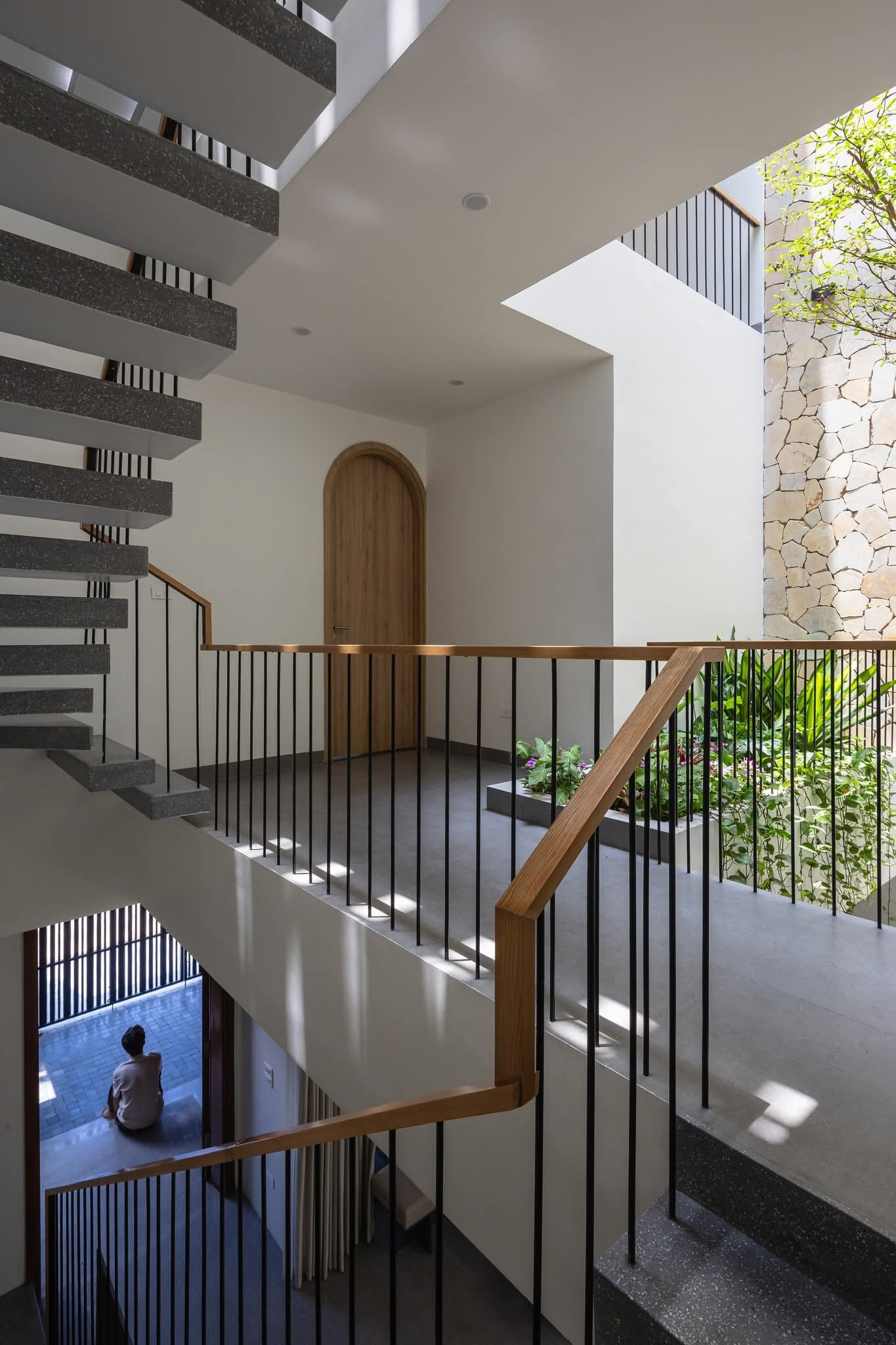 Tối ưu thông gió, ánh sáng, kết nối thiên nhiên cho nhà phố 3 tầng - Ảnh 9