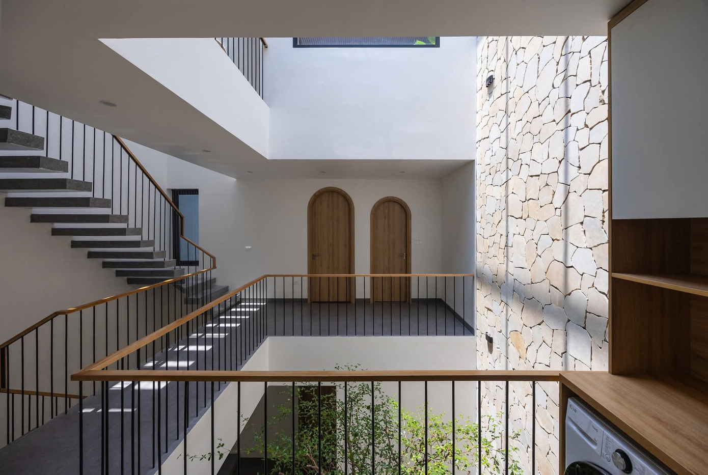 Tối ưu thông gió, ánh sáng, kết nối thiên nhiên cho nhà phố 3 tầng - Ảnh 15