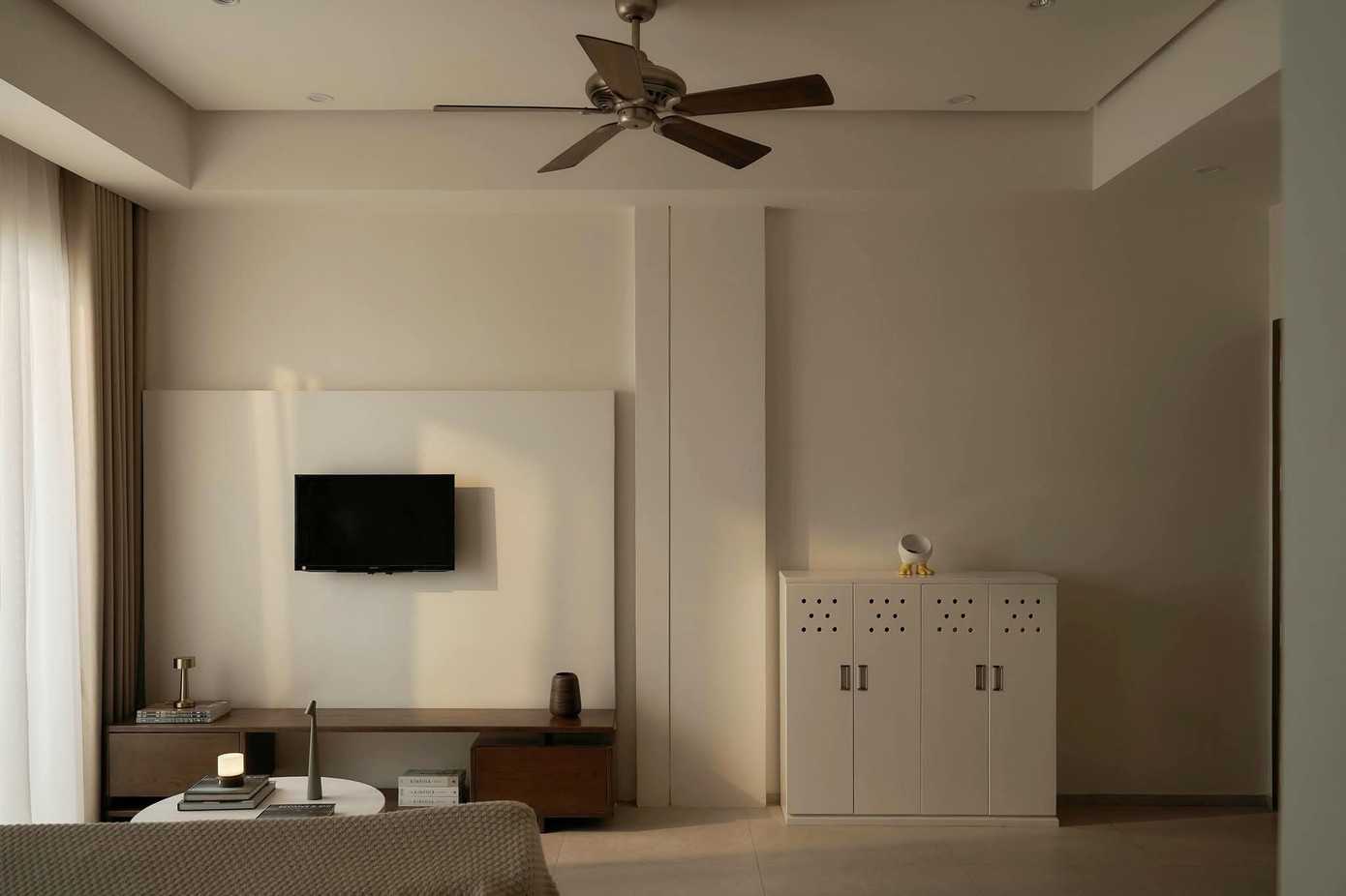 Tối ưu diện tích sử dụng cho căn hộ 64m2 bằng hệ cửa giấu kín - Ảnh 3