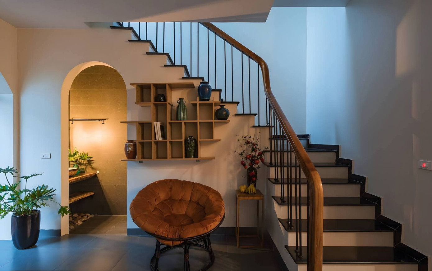 Nhà 2 tầng đẹp phân chia 4 phòng ngủ với giếng trời xanh mát - Ảnh 6