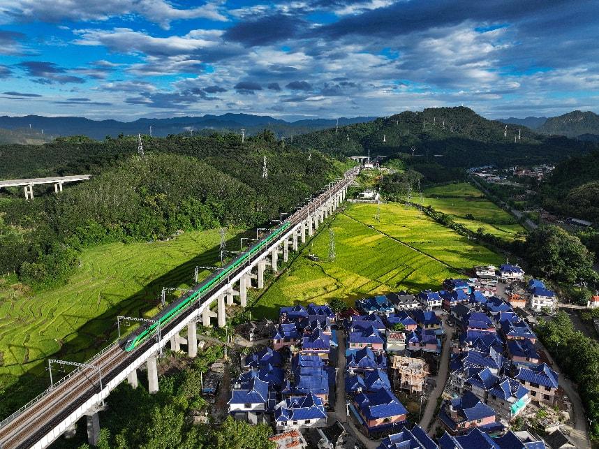‘Hành lang vàng’ Trung Quốc – Lào: Chuyến tàu 26 tiếng thay đổi cuộc chơi thương mại khu vực - Ảnh 3