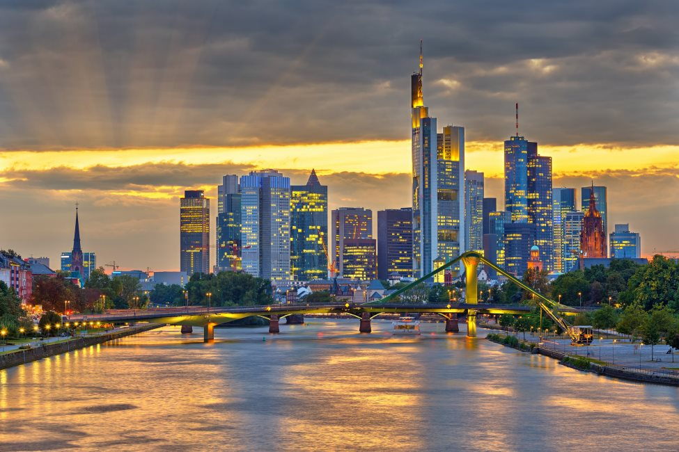 Nới trần nợ công, bơm 500 tỷ Euro đầu tư nhưng tăng trưởng vẫn trì trệ: Chuyện gì đang xảy ra với nền kinh tế Đức? - Ảnh 1