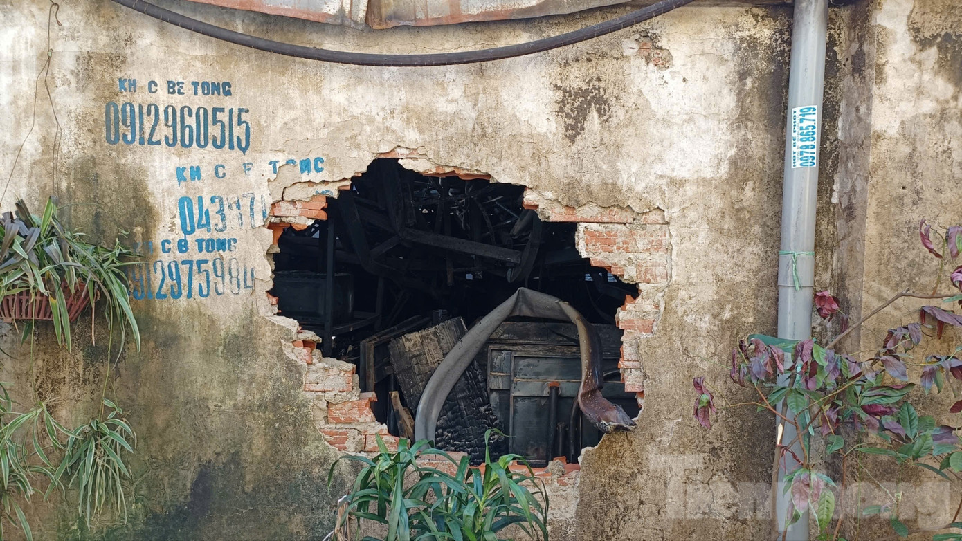 Cận cảnh khu nhà xưởng 700m2 cháy rụi sau vài giờ ở Hà Nội - Ảnh 14