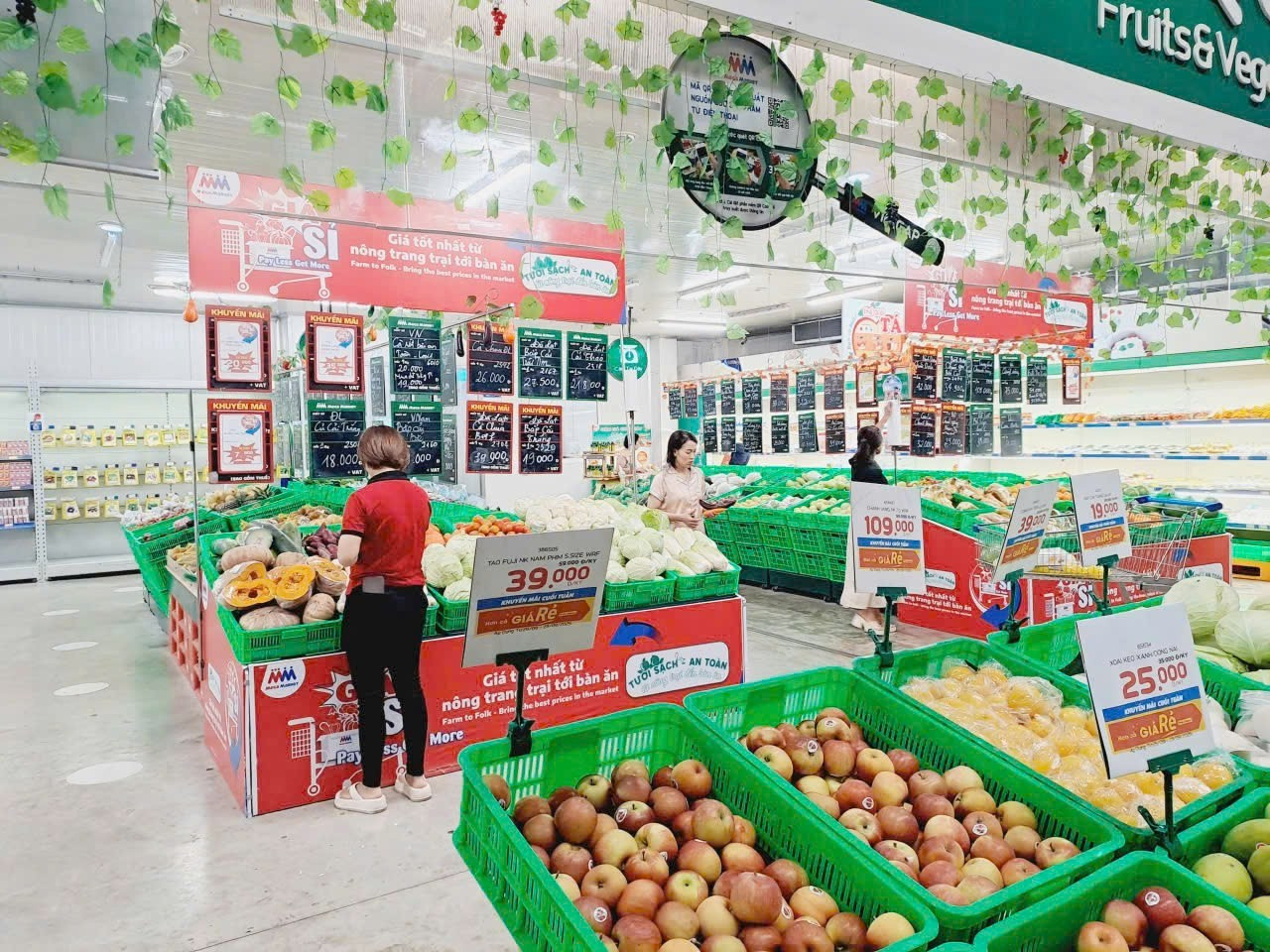 Giá rau củ 'tăng cấp' theo mưa bão - Ảnh 4