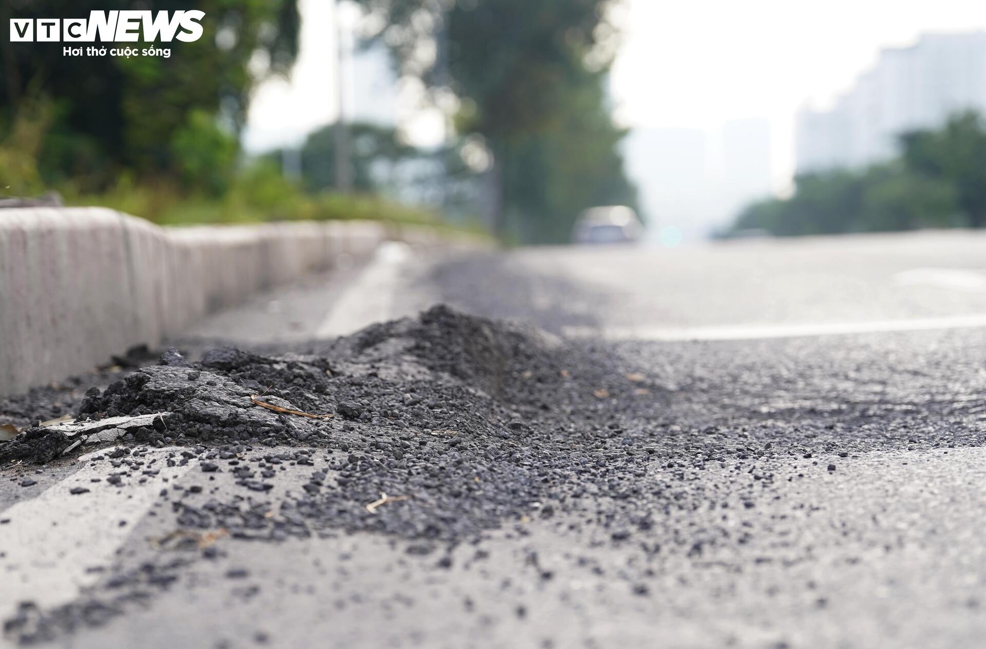 Sau 9 tháng thông xe, hầm chui 800 tỷ ở TP.HCM xuất hiện nhiều ổ voi, ổ gà - Ảnh 8