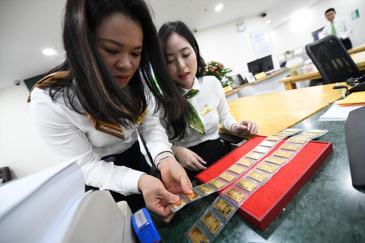 Áp thuế thu nhập cá nhân giao dịch vàng: Có ngăn đầu cơ, thu hẹp chênh lệch giá? - Ảnh 1