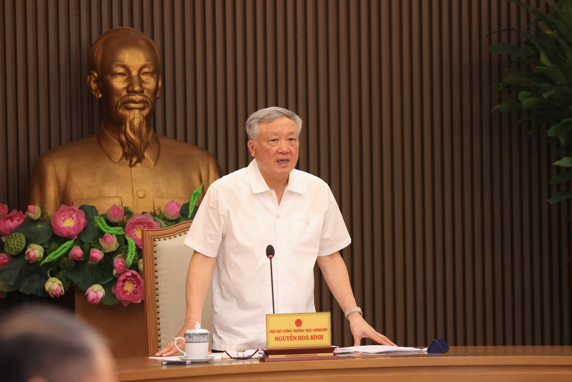 Phó Thủ tướng Thường trực chỉ đạo "đưa nguồn lực hàng triệu tỉ đồng vào nền kinh tế" - Ảnh 1