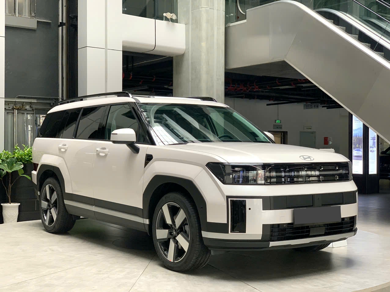 'Tháng Ngâu' tới và đây là loạt xe giảm giá 'khủng' tại Việt Nam: Đủ xe Nhật Hàn Đức, từ phổ thông đến thể thao hiệu suất cao, có mẫu giảm cả tỷ đồng - Ảnh 7