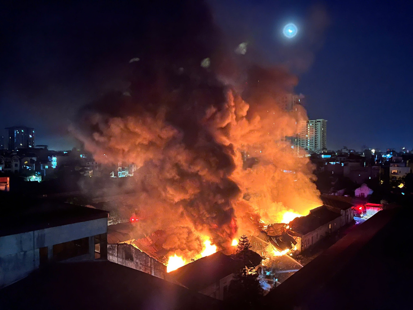 Hà Nội: Đề xuất hỗ trợ lực lượng tham gia chữa cháy, tìm kiếm cứu nạn gần 5 triệu đồng/người/tháng - Ảnh 1