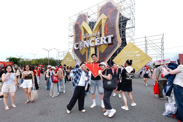 Hàng vạn khán giả hòa nhịp tại The Global City trong Anh Trai Vượt Ngàn Chông Gai - Ảnh 5