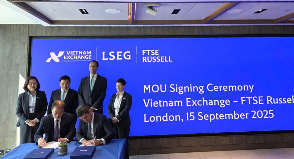 Nóng: Bộ trưởng Bộ Tài chính Nguyễn Văn Thắng làm việc với lãnh đạo Sở GDCK London và FTSE Russell - Ảnh 2