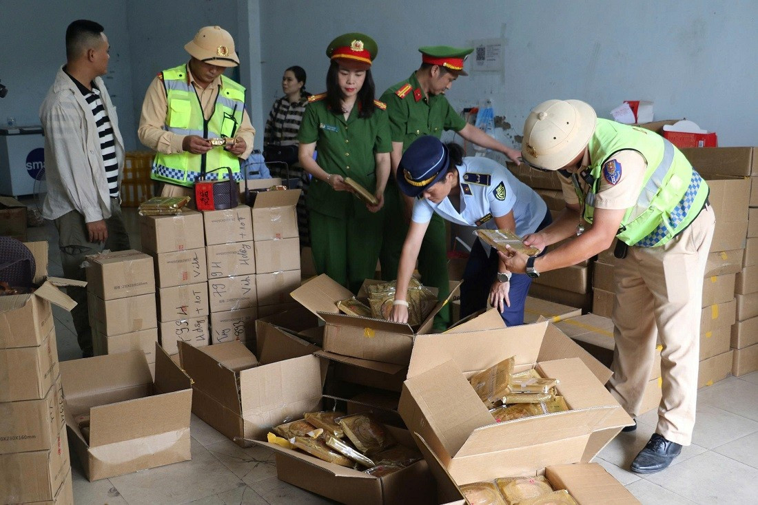 Phát hiện gần 4.200 chiếc bánh trung thu không rõ nguồn gốc xuất xứ - Ảnh 1