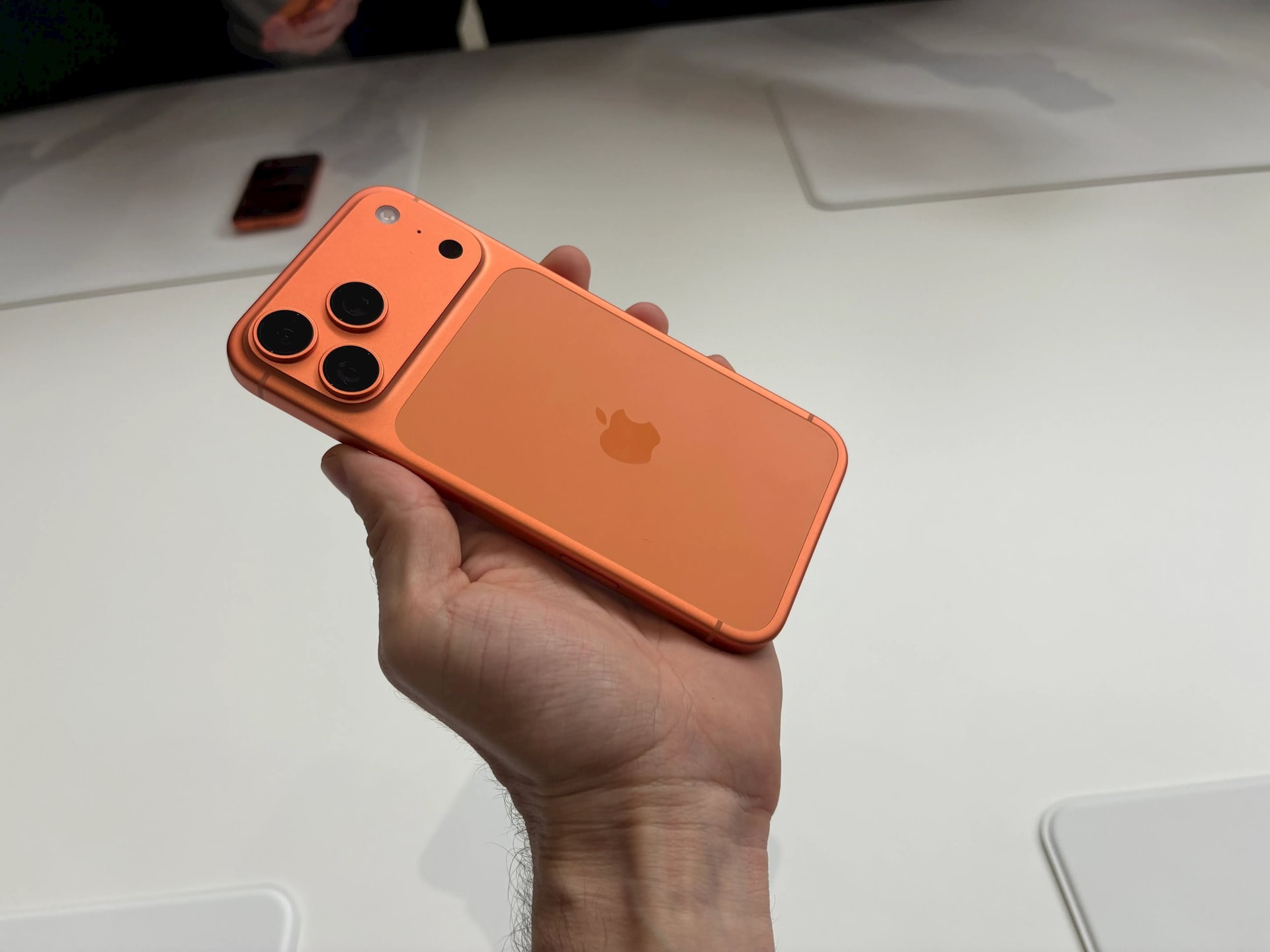 Chưa có năm nào "đau đầu" vì mua iPhone 17 như năm nay: Người Việt nên chọn mẫu nào là chuẩn bài nhất? - Ảnh 5