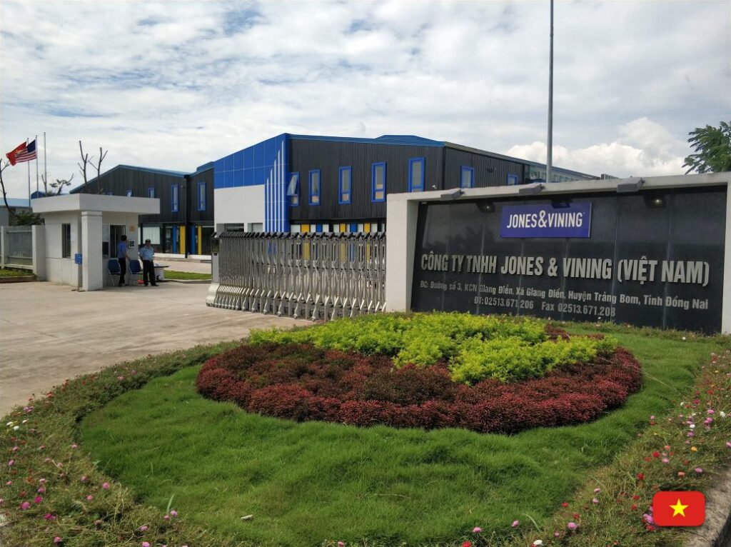 NYT: Việt Nam soán ngôi công xưởng giày thế giới từ Trung Quốc, DN Boston 90 năm cũng phải ‘di cư’ đến Đồng Nai và 40-50% lượng giày Nike, Adidas là Made in Vietnam - Ảnh 3