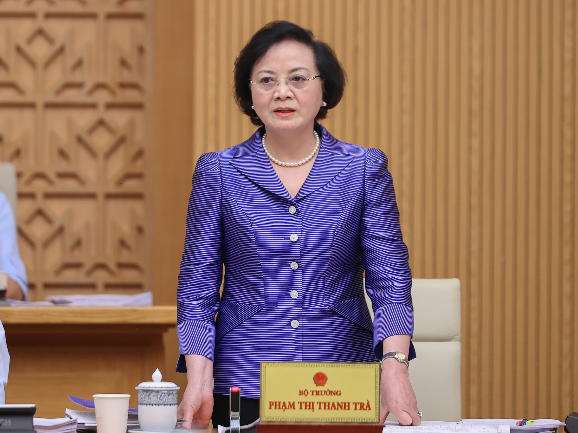 Bộ trưởng Bộ Nội vụ nói về cải cách tiền lương, điều chỉnh phụ cấp, khung vị trí việc làm... - Ảnh 1