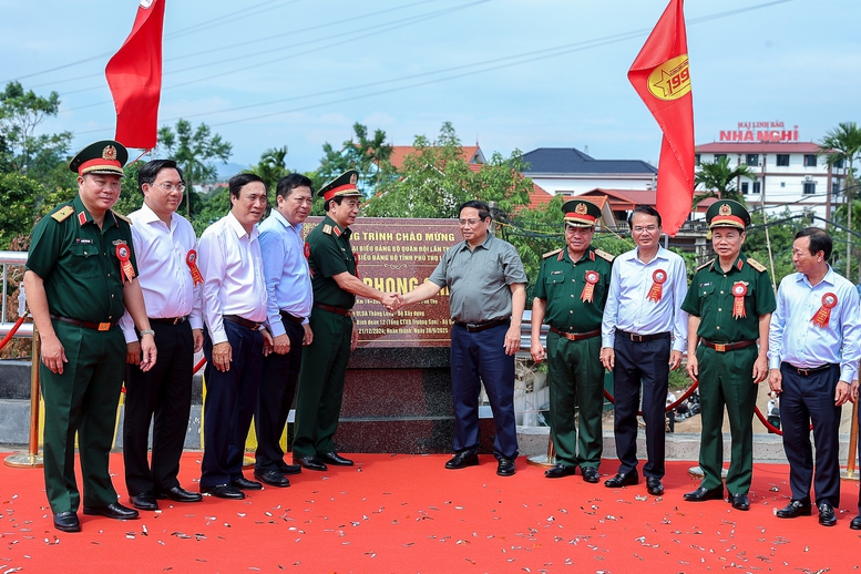 Vượt tiến độ 3 tháng, tiết kiệm gần 200 tỷ đồng, cây cầu thay thế cầu 30 năm tuổi bị sập ảnh hưởng bão Yagi chính thức khánh thành - Ảnh 1