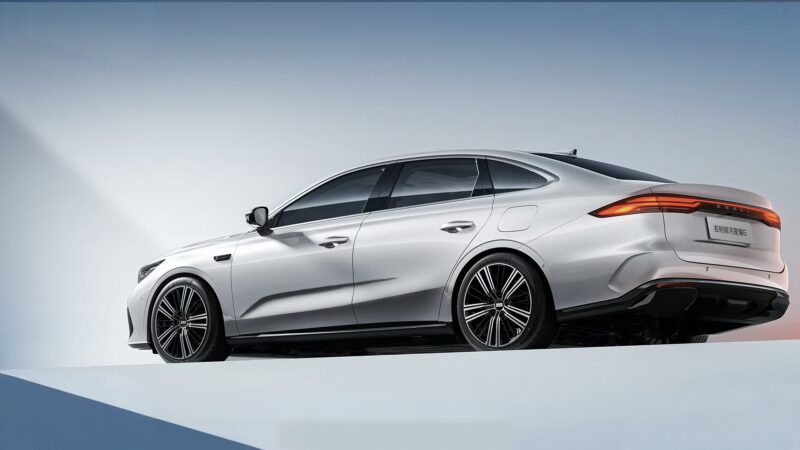 Hãng xe xây nhà máy 4.100 tỷ tại Hưng Yên ra mắt đối thủ Toyota Camry: siêu tiết kiệm xăng, ngoại hình như Mercedes, giá mềm từ 332 triệu đồng - Ảnh 2