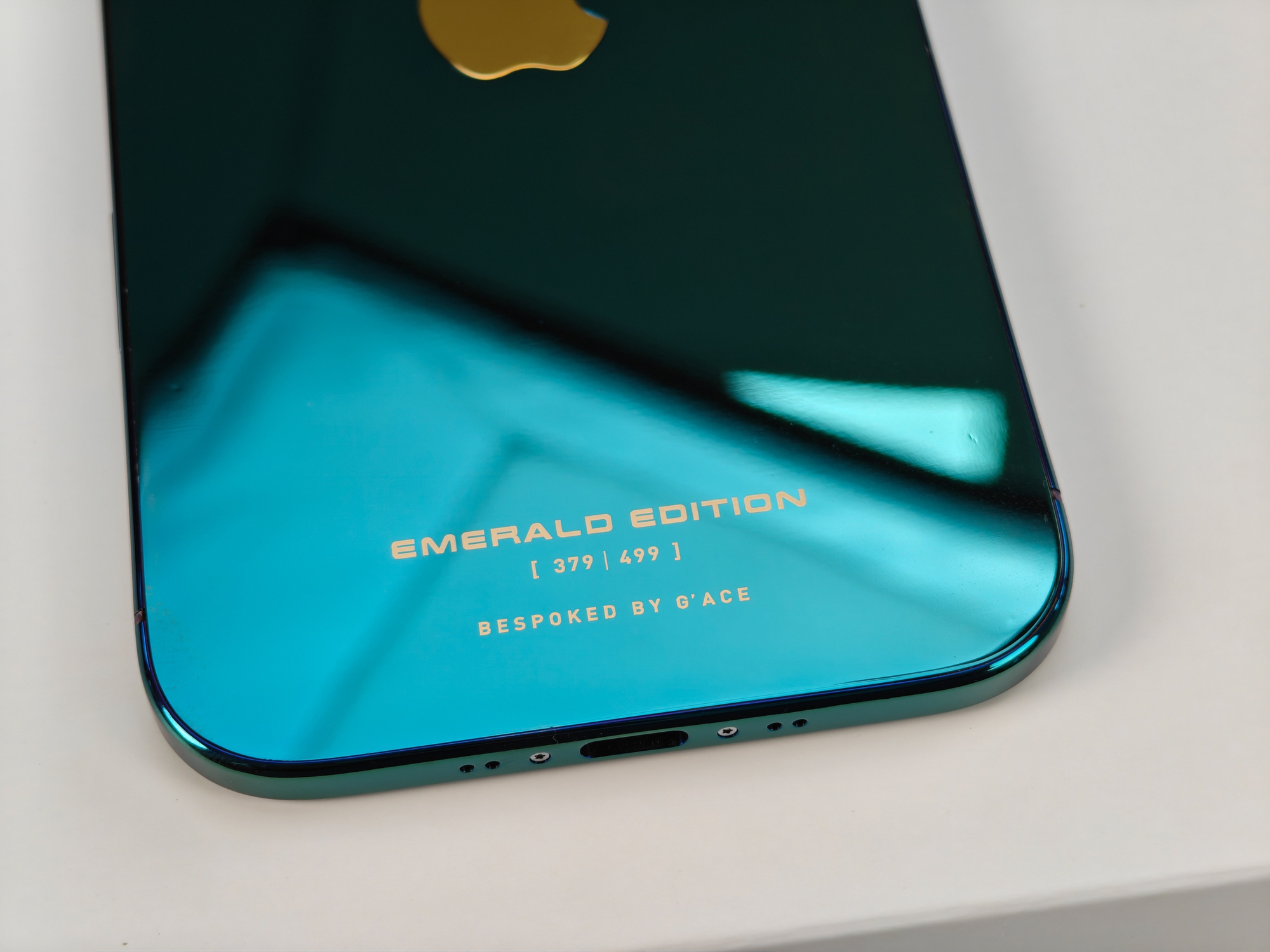 iPhone Air đã có phiên bản giới hạn sau khi mở bán được 1 tuần: Mạ xanh ngọc lục bảo, do nghệ nhân Việt chế tác - Ảnh 5