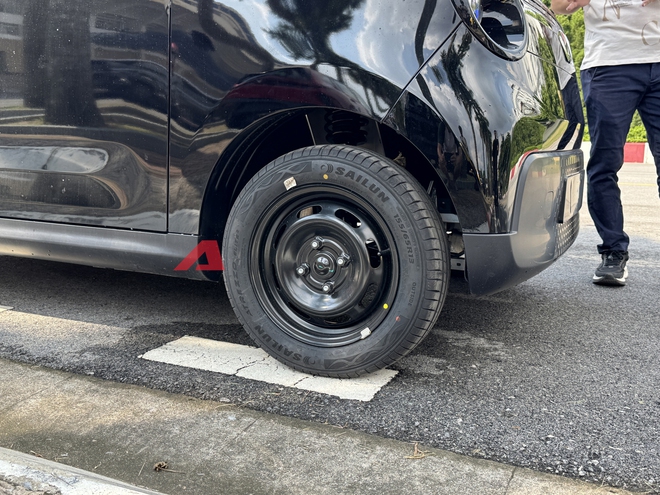 VinFast Minio Green 'không che' tại Hà Nội: Giá 269 triệu, cụm đèn ‘ăn tiền’, chìa khoá cơ, dân độ xe thoả sức sáng tạo - Ảnh 17