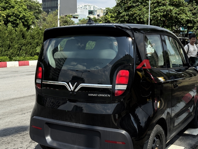 VinFast Minio Green 'không che' tại Hà Nội: Giá 269 triệu, cụm đèn ‘ăn tiền’, chìa khoá cơ, dân độ xe thoả sức sáng tạo - Ảnh 14