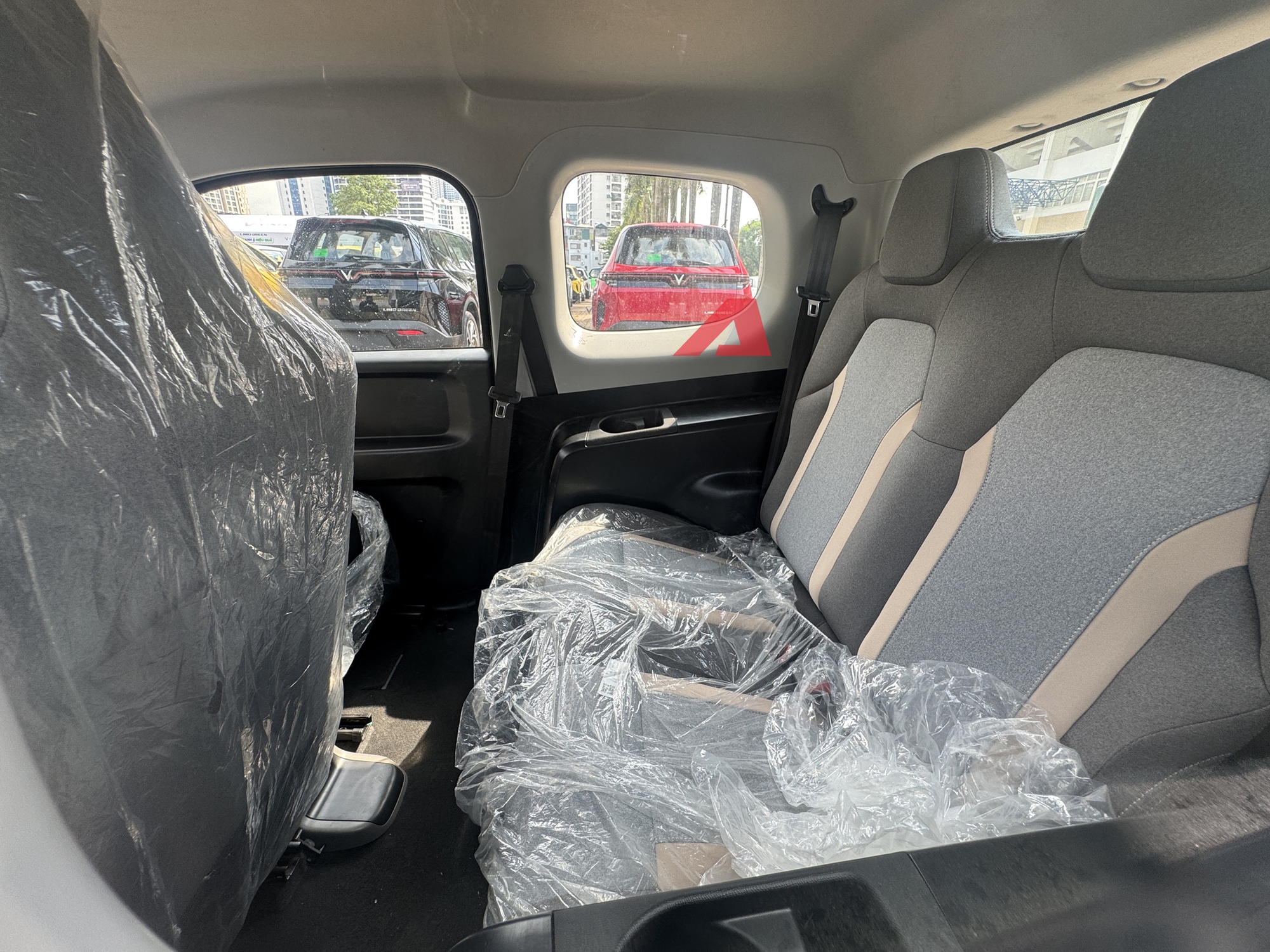 VinFast Minio Green 'không che' tại Hà Nội: Giá 269 triệu, cụm đèn ‘ăn tiền’, chìa khoá cơ, dân độ xe thoả sức sáng tạo - Ảnh 10