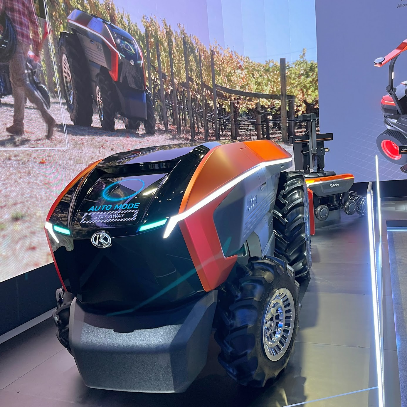 Nhật Bản ra mắt máy kéo không người lái chạy bằng hydro đầu tiên trên thế giới - Ảnh 5